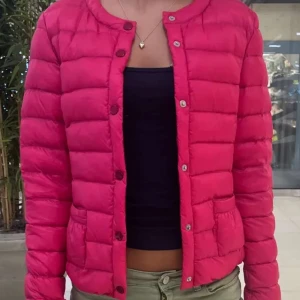 Höst jacka - En jätte fin rosa jacka som är perfekt nu till hösten. Den är i fint skick❤️