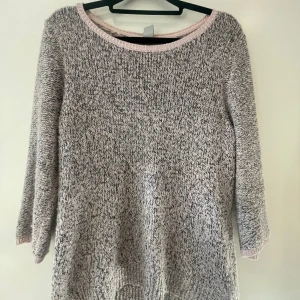 Tröja från H&M säljes då den inte kommer till användning🤗 - Storlek M