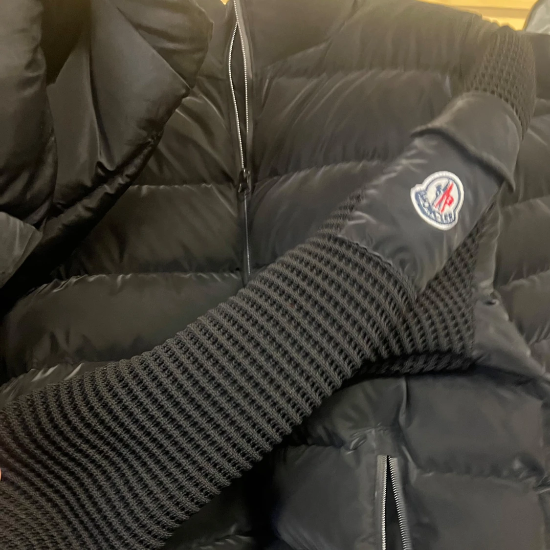 Svart pufferjacka från Moncler