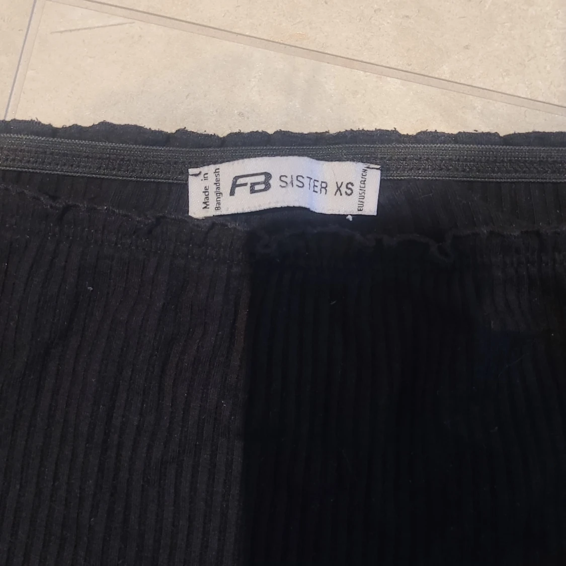 Svart offshoulder topp - 92