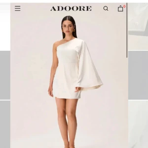 Klänning  - Sååå fin klänning ifrån adoore! Perfekt till student😍 