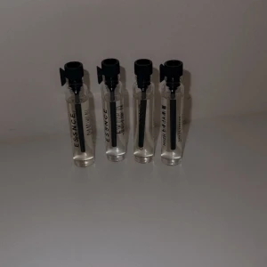 Parfymprover från Essence - Fyra parfymprover från Essence med dofterna Dirty Dancing, Toxique, Chocolat Chaud och High on Chai. Varje flaska är 2ml. Perfekt för att testa nya dofter eller ha med på resan.