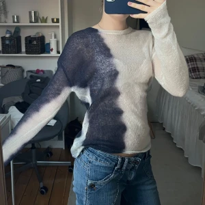 Finstickad långärmad  - Så snygg tunn långärmad tröja från Weekday! Inga defekter! Köp! ❤️