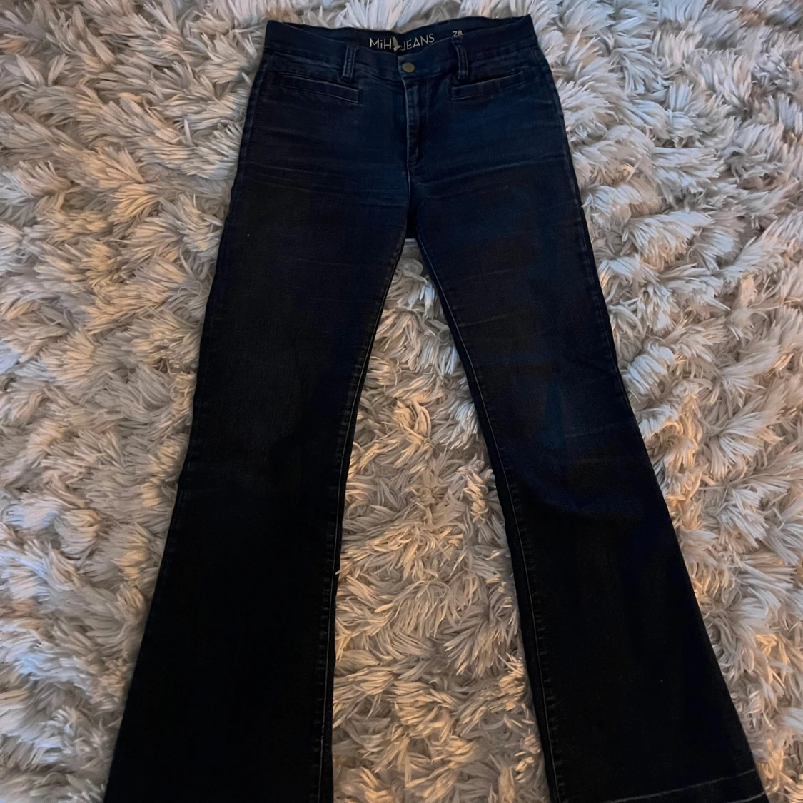 Mörkblå bootcut jeans från MiH Jeans