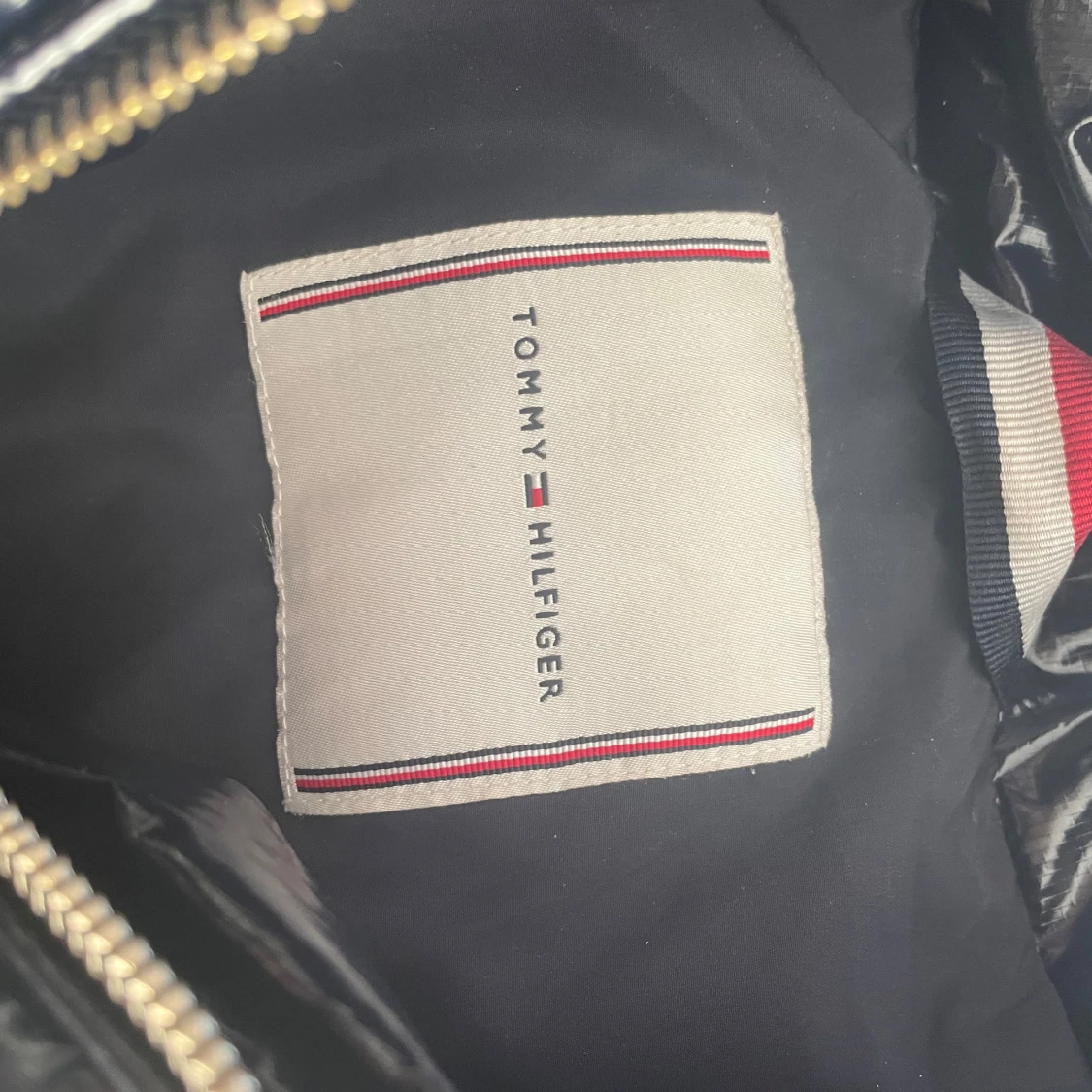 Mörkblå pufferjacka från Tommy Hilfiger - 92