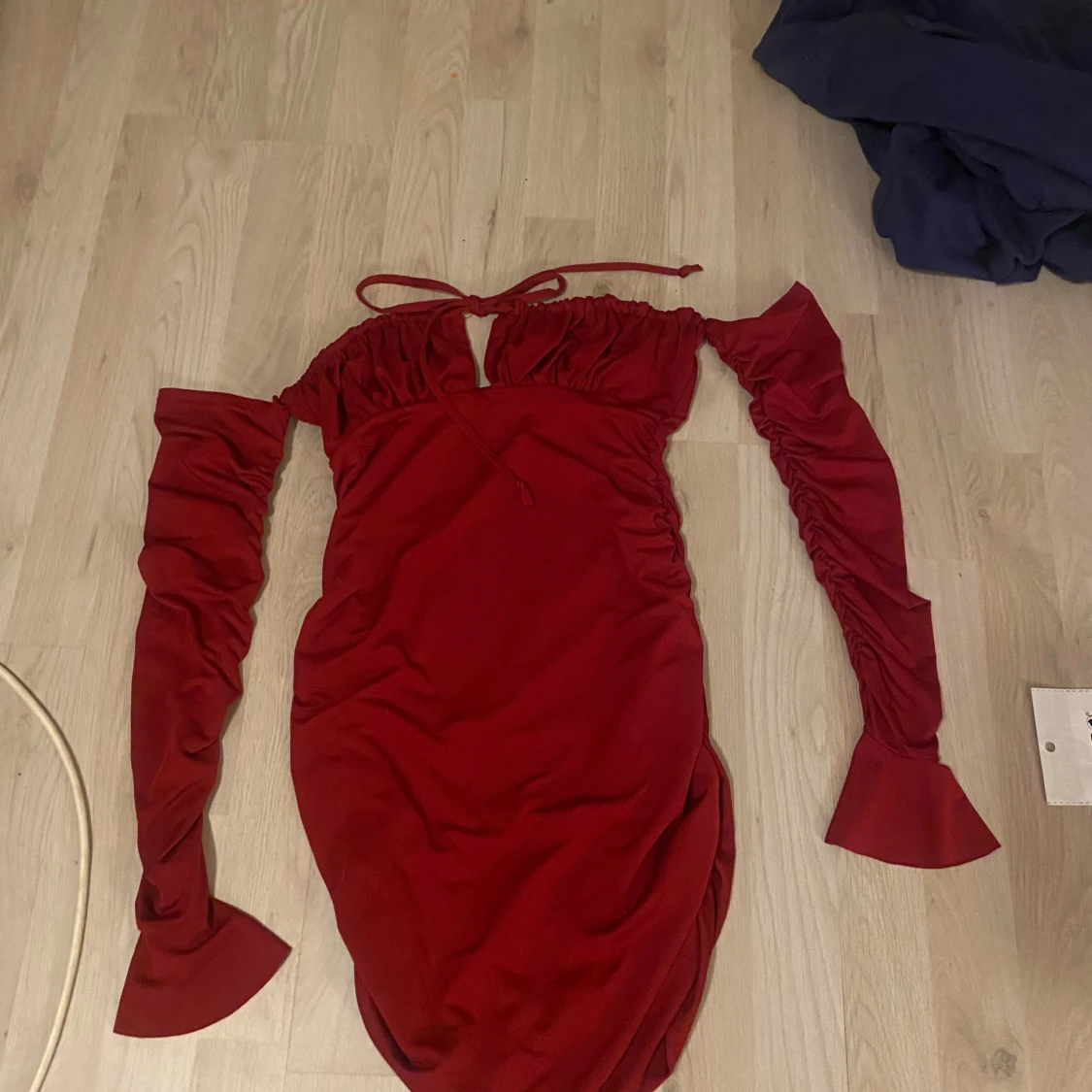 Röd offshoulder klänning