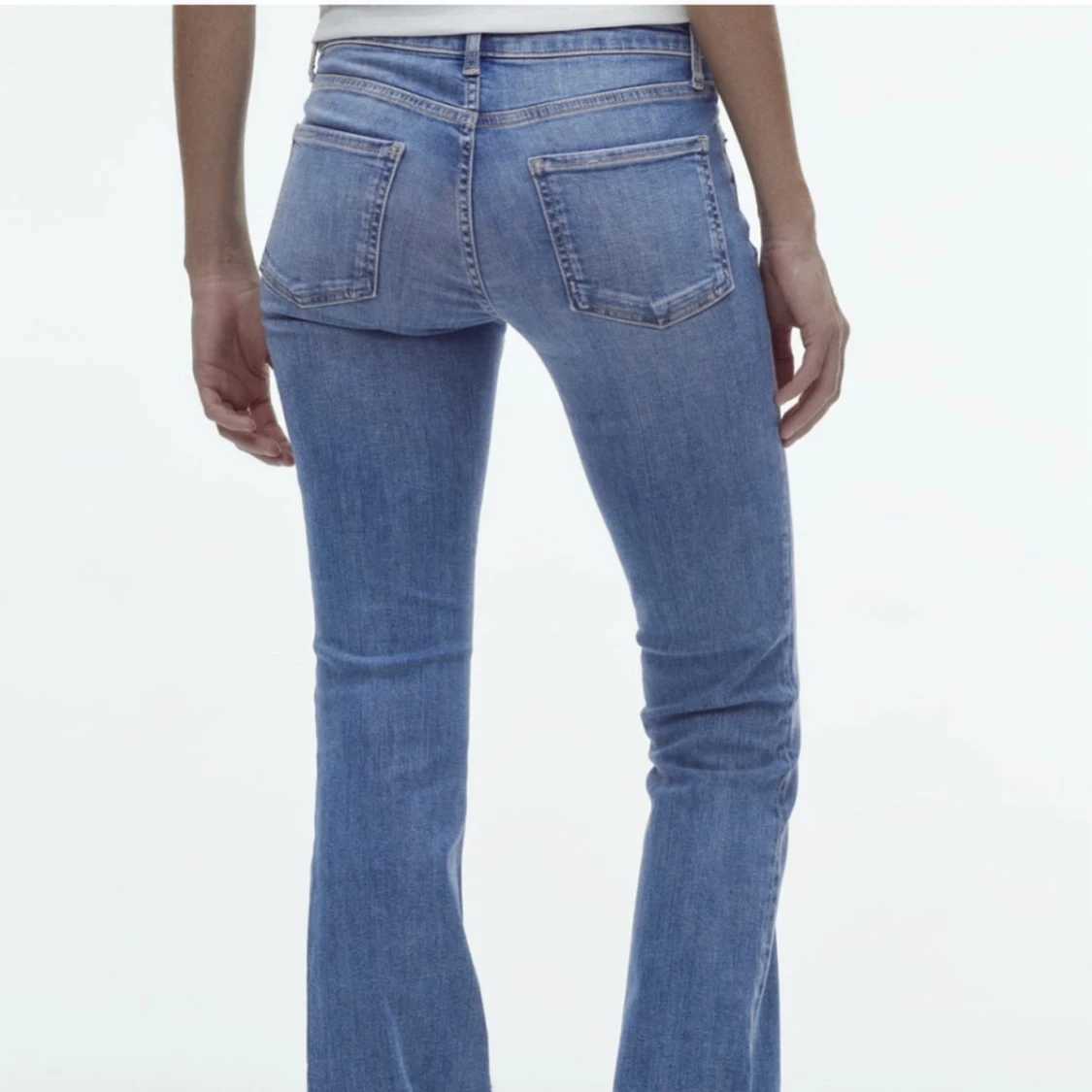 Blå bootcut jeans