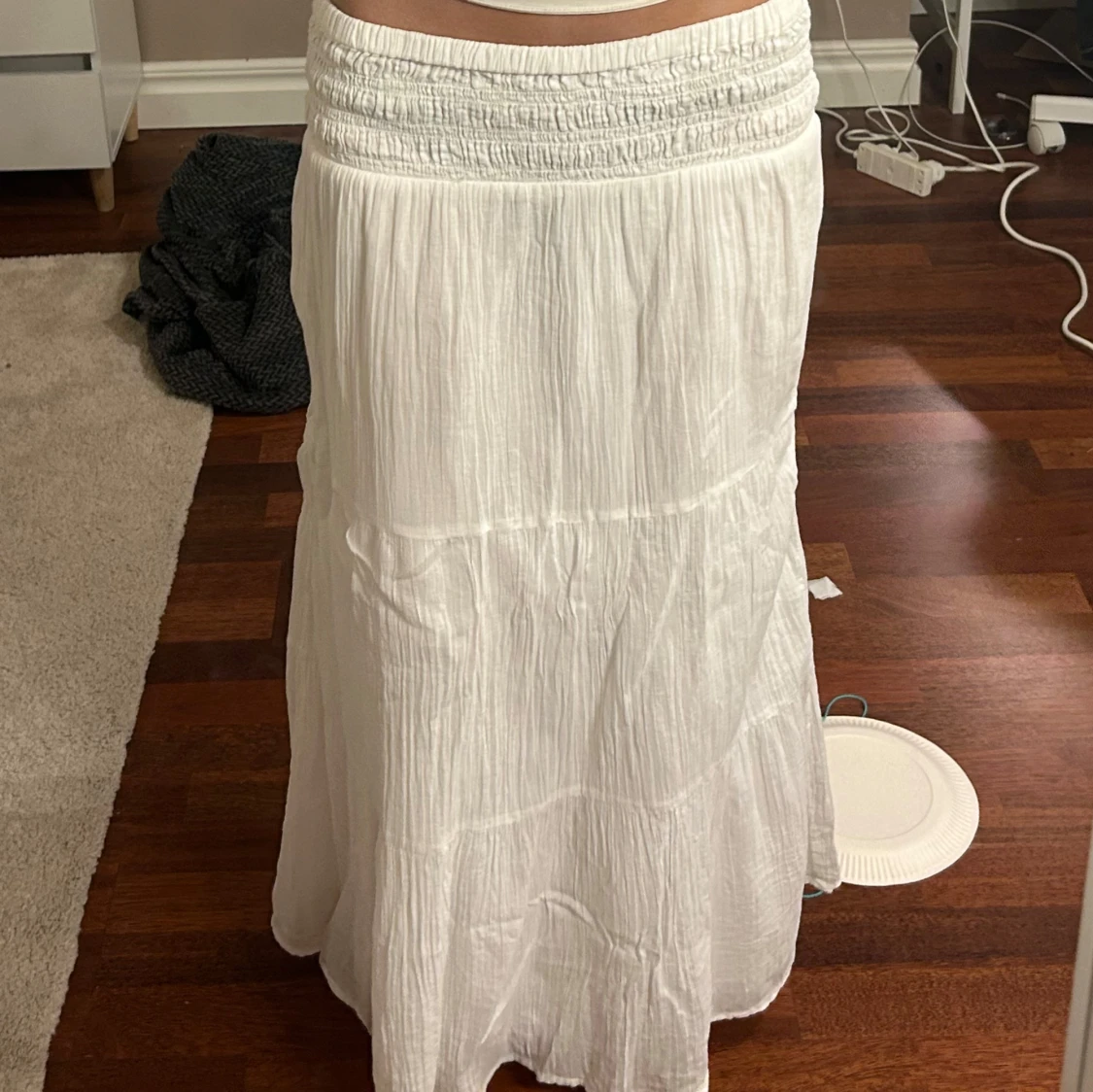 Vit långkjol med volang - 91