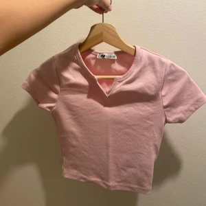 Rosa tshirt - Knappt använd inga defekter