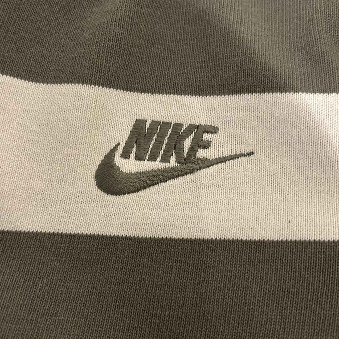 Randig hoodie från Nike - 92