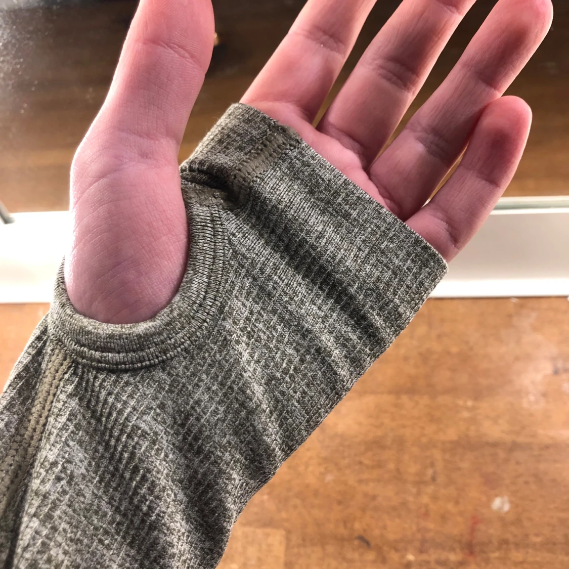 Grå croppad tröja från Relode - 91