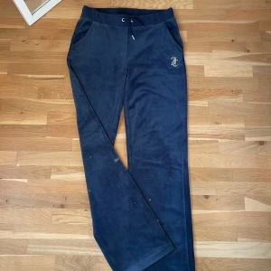 juicy couture byxor - Juicy byxor som är för stora för mig och kommer inte till användning längre. fint skick 