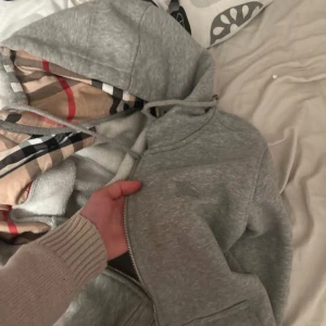 Burberry kofta - Säljer nu min burberry kofta, nyskick