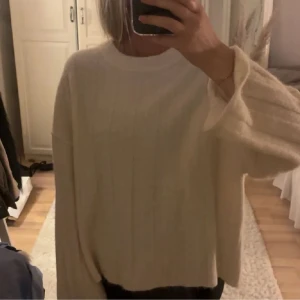 Stickad tröja, Gina tricot  - Säljer denna jättefina stickade tröjan då den tyvärr är för stor!💗💗  