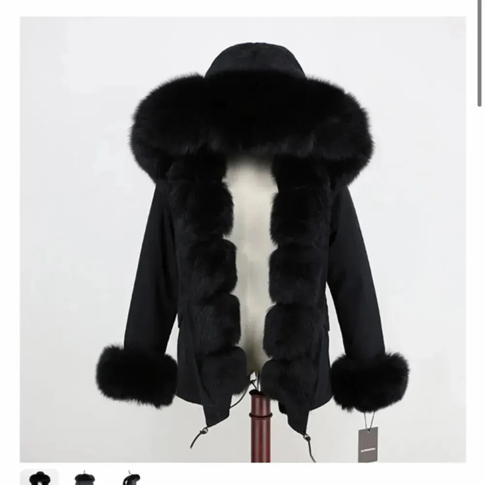 Säljer min parka Jack då den ej används. Den är i nytt skick märks inte ens att den e använd då jag bara använt den en vinter❤️ Skriv för bilder på den  Nypris 5 999kr. Jackor.