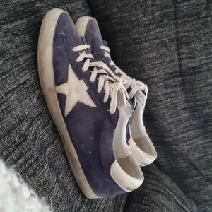 Marinblåa Golden goose  - Ett par feta marin blåa Golden goose. Pris går att diskutera