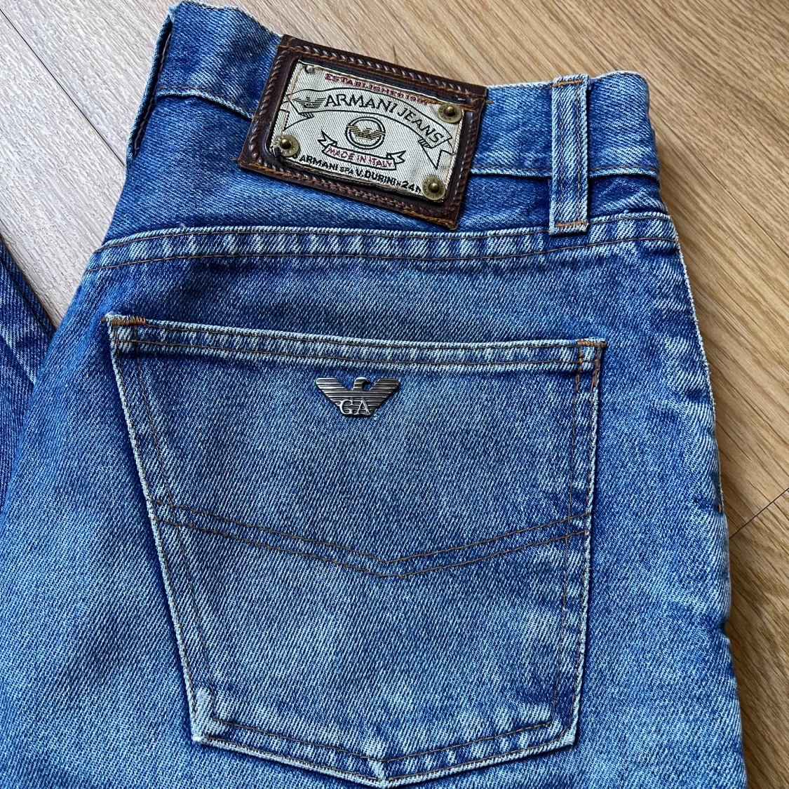 Snygga Armani jeans - 1