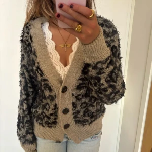 Leopard kofta  - Säljer denna leopard kofta 🫶 jätte mysig 