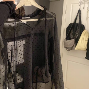 Blus  - Skit snygg blus som jag inte längre änvänder!❤️