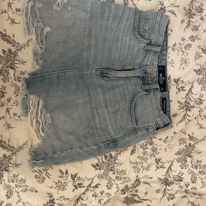 Kjol  - Kjol från Hollister har använt få tals gånger. Fint skick 😊
