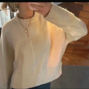 populär stickad tröja från zara  - super fin helt utsåld, pris kan diskuteras vid snabb affär❤️❤️