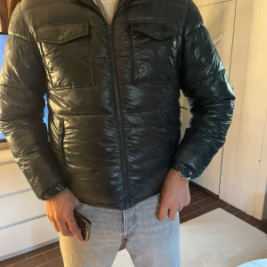 Vinter Jacka - Vinter jacka från Jack and Jones helt oanvänd. Ordinarie pris 1299 kr 