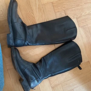 Läderstövlar från angulus - Fint skick, i äkta läder med gummisula!