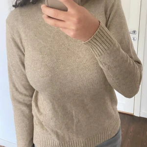 Tröja  - En ny tröja från vila som inte har kommit till användning, jag har den även i svart.