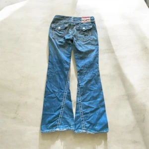 FLARED TRUE RELIGION JEANS🤍🩵 - Sjukt feta tryne religion jeans . Inga defekter dm för mått eller andra frågor 