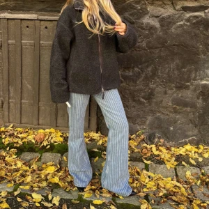 Randiga jeans  - Köp dessa och andra sjukt snygga jeans på Instagram: Secondchanceuf