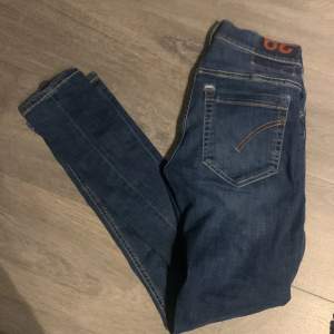 Dondup jeans helt nya nypris 3k mitt pris 899kr priset kan diskuteras vid snabb affär skriv vid funderingar🙏💶✅