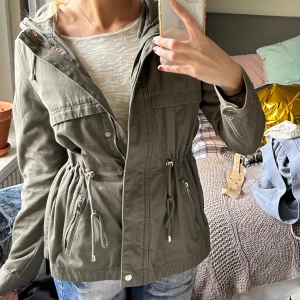 Militärgrön jacka - Så snygg militärgrön jacka perfekt nu i höst o även bra som vårjacka🫶💕