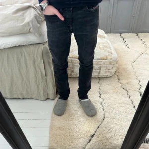 Svarta jeans från Buster - Svarta diesel jeans 31w 30l jättebra skick