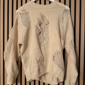 Tröja - Fräck tröja med slitningar 💓