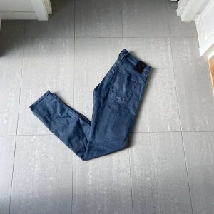 Replay Jeans  - Säljer nu dessa snygga replay jeans som är i en mörkblå/gråsvart färg, skriv för fler bilder/frågor🙌🏼