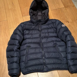 Colmar jacka - Colmar jacka i storlek 14y 166. Mycket bra skick, använd en vinter. Nypris 4459kr