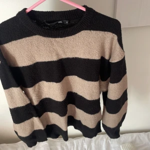 Stickad tröja  - En stickad tröja från lager 157 i storlek  Bra stick 