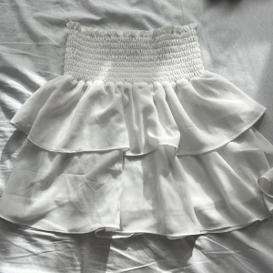 Minikjol - Jättefin volangkjol från Chelsea som inte kommer till användning