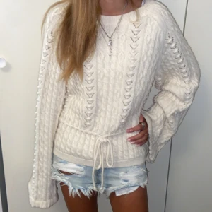 Stickad tjocktröja  - Jättefin stickad tjocktröja från Zara. Aldrig använd och i nyskick💞Pris kan diskuteras!