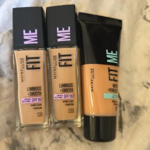 Maybelline Fit Me Foundation - Säljer tre olika Maybelline Fit Me foundations. Två av dem är Luminous + Smooth med SPF 18, en i nyansen 130 och en i nyansen 225. Den tredje är Matte + Poreless i nyansen 220.  Såklart är ingen använd alla 3 för 180kr 
