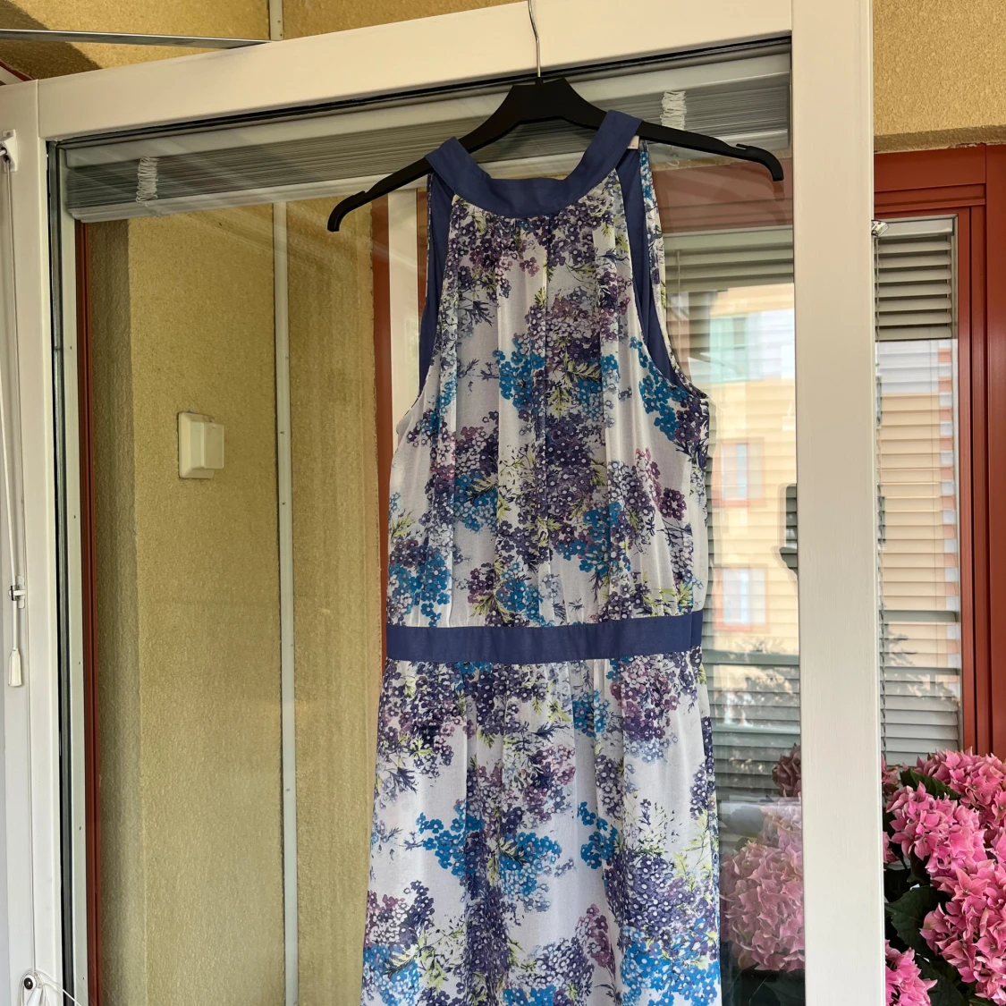 Blommig klänning från Esprit - 1