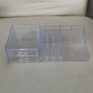 Smink förvaring💗 - Bra och jätte fin och ha sitt smink eller hudvård i💗 säljer för jag inte använder💗