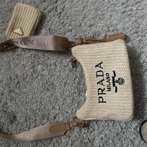 Prad liknande väska  - Fin väska i fint skick liknande prad a