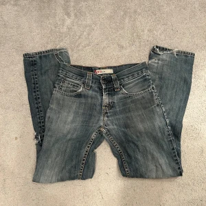 511 Levis jeans  - Jättegamla Jeans väldigt slitna men funkar bra. 