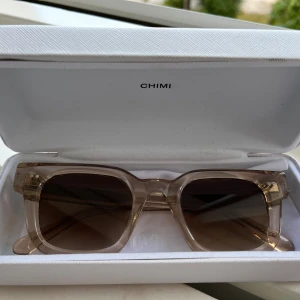 Chimisar 04 - Här är ett par riktigt snygga chimi solglasögon som är i väldigt bra skick, säljer dom då jag inte använder dom, Ny pris 1350💞