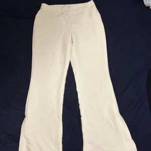 Vita bootcut kostymbyxor - Bra skick, helt vita inga fläckar