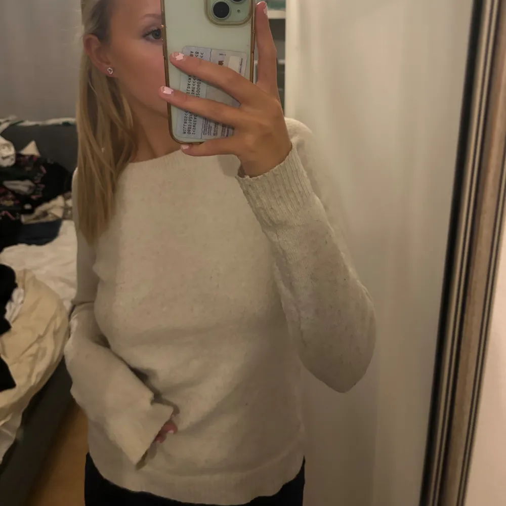 Stickad tröja från vero Moda 💗kanske lite nopprig men annars i välldigt bra skick 💗skriv privat vid fler frågor eller bilder . Tröjor & Koftor.