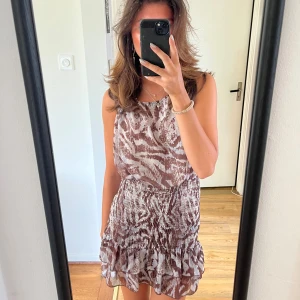 Zara klänning - Jättefin klänning från zar som inte kommer till användning 