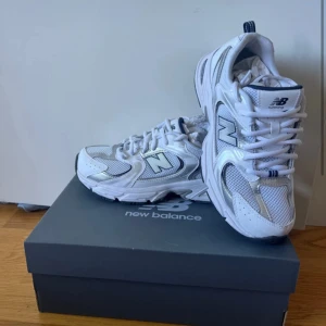 New balance 530 - Säljer dessa nya new balance joggingskorna. Endast använda 2 gånger! Köptes för 1290!👈🏾