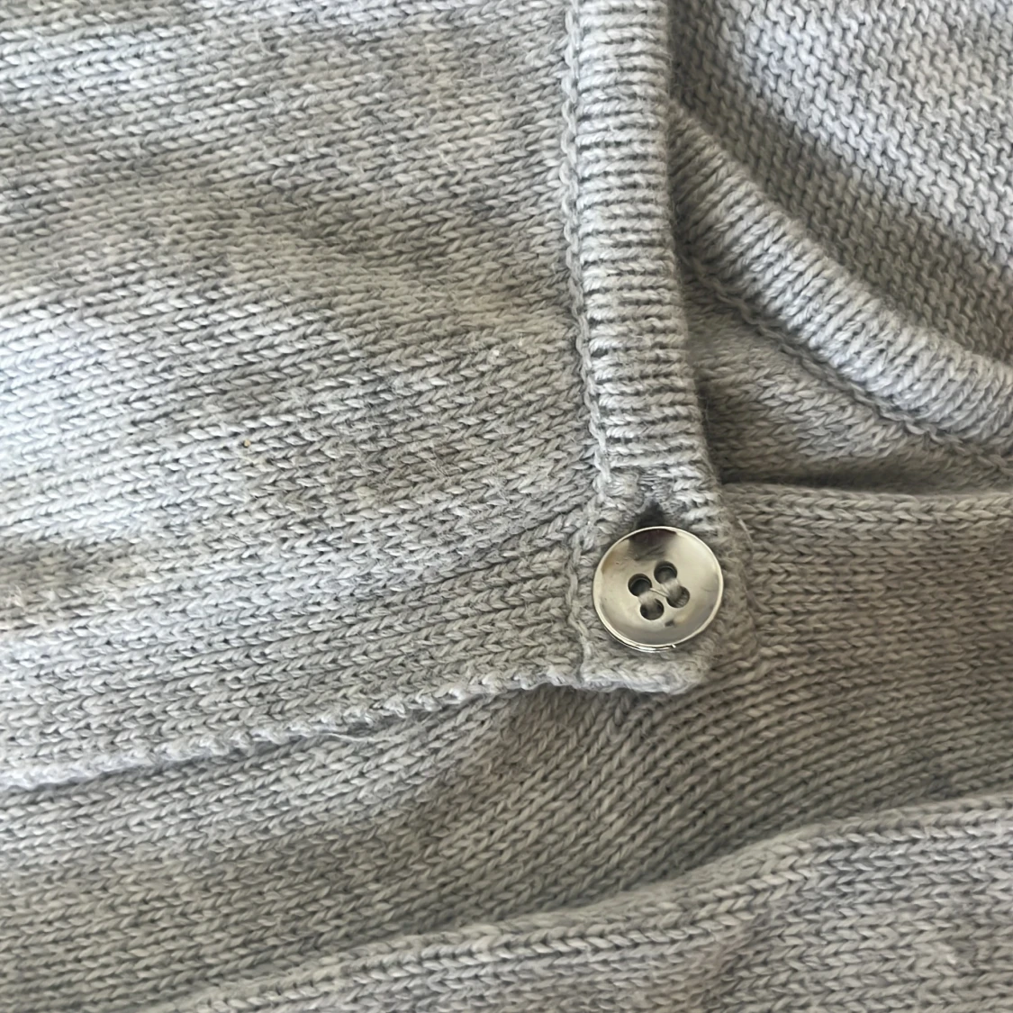 Grå stickad kofta från H&M - 91